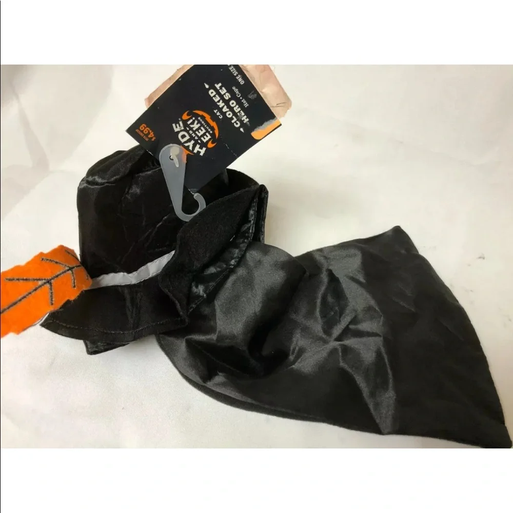 - Cat Halloween Pet costume Cloaked Hero set